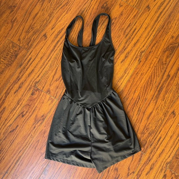 Sleeveless Workout-Athletic Romper with Criss Cross Detail | Small | NEW - Picture 6 of 7